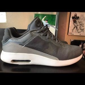 Mens Nike Air Sz.11 - Grey Like New